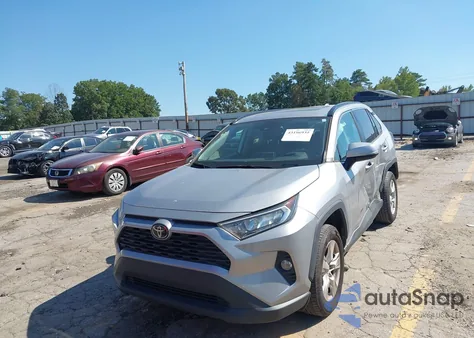 2020 Toyota Rav4 Xle z USA, uszkodzony, nr VIN 2T3W1RFV3LC041349